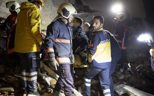 Son Dakika: Ankara'nın Keçiören ilçesinde 3 katlı binada LPG nedeniyle patlama meydana geldi