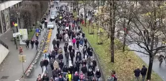 10 binlerce kişi 'zorunlu aşı' karşıtı protesto yürüyüşü yaptı