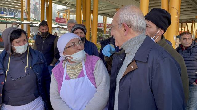 CHP lideri Kılıçdaroğlu eşiyle birlikte yaptığı pazar alışverişinin görüntülerini paylaştı