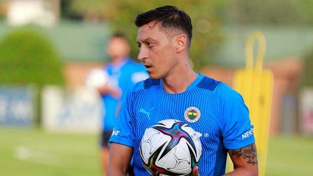 Galatasaray maçı öncesi Fenerbahçe'de deprem! Vitor Pereira'dan şaşırtan Mesut Özil tercihi Galatasaray maçı öncesi Fenerbahçe'de deprem! Vitor Pereira'dan şaşırtan Mesut Özil tercihi