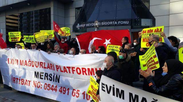 21 Evim şirketinin mağduru TMSF önünde eylem yaptı: Sadaka istemiyoruz, paramızı istiyoruz 21 Evim şirketinin mağduru TMSF önünde eylem yaptı: Sadaka istemiyoruz, paramızı istiyoruz