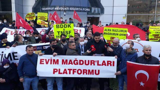 21 Evim şirketinin mağduru TMSF önünde eylem yaptı: Sadaka istemiyoruz, paramızı istiyoruz 21 Evim şirketinin mağduru TMSF önünde eylem yaptı: Sadaka istemiyoruz, paramızı istiyoruz