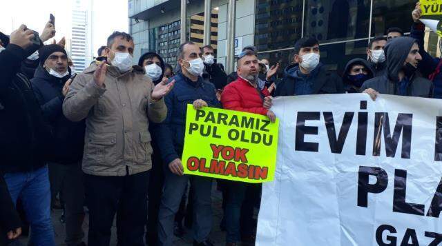 21 Evim şirketinin mağduru TMSF önünde eylem yaptı: Sadaka istemiyoruz, paramızı istiyoruz 21 Evim şirketinin mağduru TMSF önünde eylem yaptı: Sadaka istemiyoruz, paramızı istiyoruz