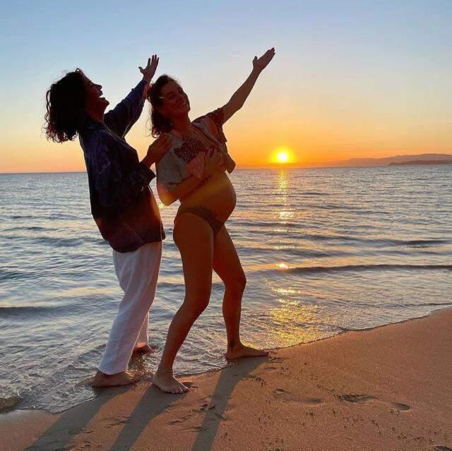 8,5 aylık Özge Özpirinçci'den hamilelik pozları geldi