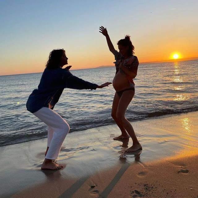 8,5 aylık Özge Özpirinçci'den hamilelik pozları geldi