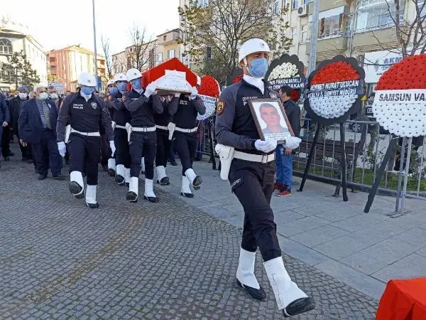 Bir babanın en acı anı! Şehit oğlunun cenaze namazını kıldırdı