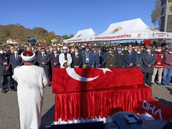 Bir babanın en acı anı! Şehit oğlunun cenaze namazını kıldırdı