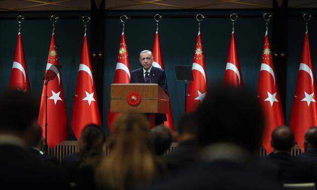 Son Dakika! Erdoğan'dan döviz artışı açıklaması: Kurdaki rekabet gücü istihdamda artışa yol açar