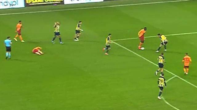 Derbide Fatih Terim'i kızdıran 3 pozisyon belli oldu Derbide Fatih Terim'i kızdıran 3 pozisyon belli oldu