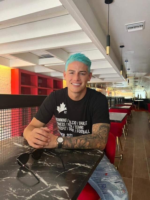 Dünya yıldızı James tanınmaz halde! Tuhaf saçlarıyla başka birine dönüştü