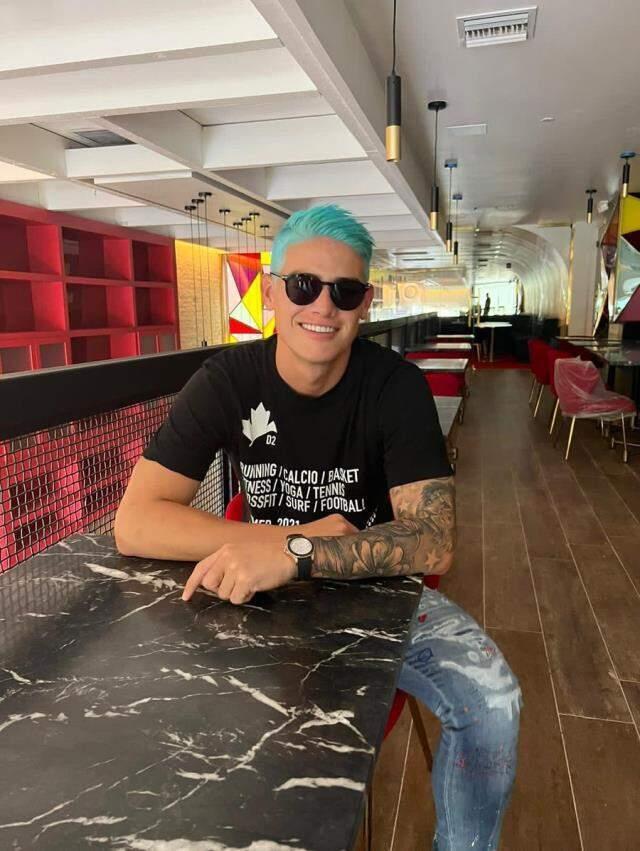 Dünya yıldızı James tanınmaz halde! Tuhaf saçlarıyla başka birine dönüştü