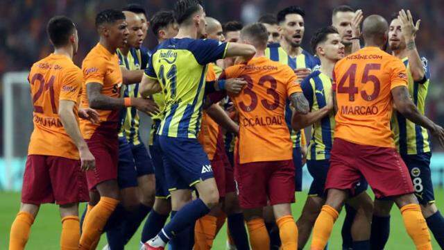 Galatasaray'a ağır derbi faturası! 52 bin 500 taraftara bloke Galatasaray'a ağır derbi faturası! 52 bin 500 taraftara bloke