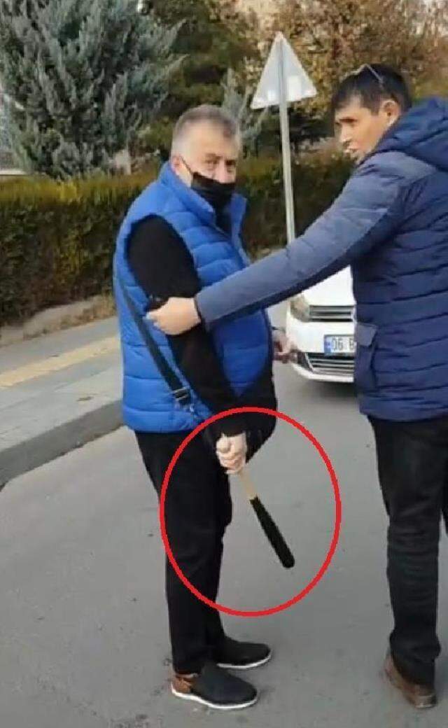 Beyzbol sopalı maganda kadın kuryeye saldırdı Beyzbol sopalı maganda kadın kuryeye saldırdı