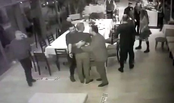 Cengiz Kurtoğlu gittiği restoranda iş insanına bıçakla saldırdı
