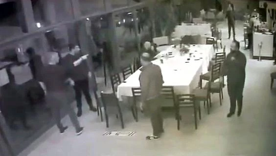 Cengiz Kurtoğlu gittiği restoranda iş insanına bıçakla saldırdı