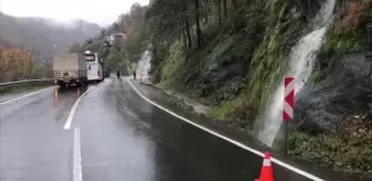 Heyelan nedeniyle Şalpazarı-Beşikdüzü kara yolu ulaşıma kapandı