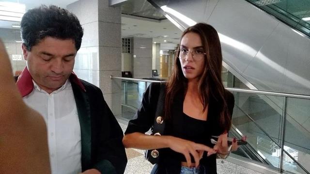 Polislere saldırdığı iddia edilen oyuncu Ayşegül Çınar'ın sevgilisi tahliye edildi