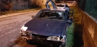 Son dakika... Sakarya'da duvara çarpan otomobildeki 5 çocuk yaralandı