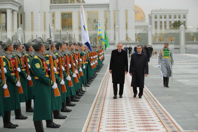 Cumhurbaşkanı Erdoğan Türkmenistan'da! 9 maddelik anlaşma imzalandı