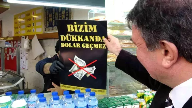 Pendik'te kapı kapı dolaşan grup, esnafı doları boykot etmeye davet etti