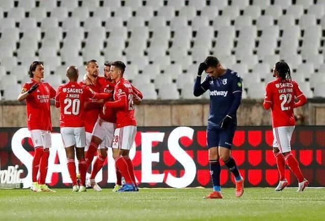 Futbol adına utanç gecesi! Benfica gibi dev bir kulübün ayıbı rakip Başkan'ı hüngür hüngür ağlattı