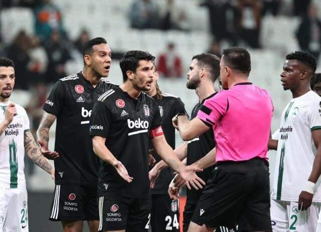 Tarihi yenilgi sonrası Sergen Yalçın'ın kararı yönetimi salladı! Yöneticiler Vodafone Park'tan çıkamadı