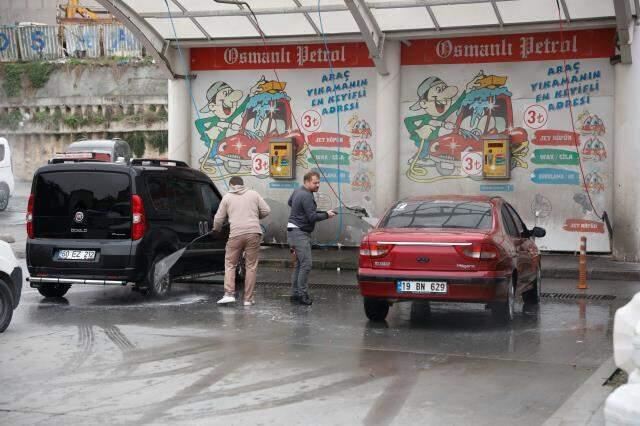 Çatılar uçtu, deniz taştı, çamur yağdı! Fırtına İstanbul dahil pek çok ili perişan etti, uyarılar devam ediyor