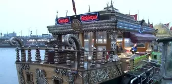 Eminönü'nde balık ekmek tekneleri fırtınadan etkilendi