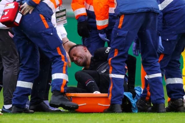 Hastaneye kaldırılan Neymar'ın durumu ciddi mi? Gözyaşları futbolseverleri kahretti