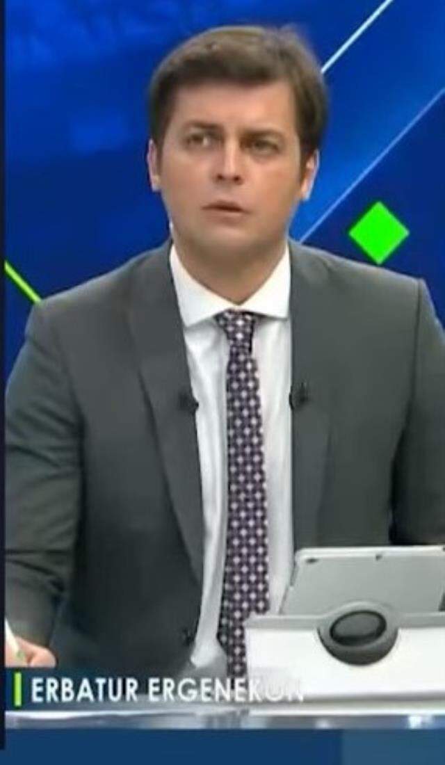 Rıdvan Dilmen'in sözlerinden sonra Erbatur Ergenekon dondu kaldı: Bitir programı Rıdvan Dilmen'in sözlerinden sonra Erbatur Ergenekon dondu kaldı: Bitir programı