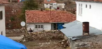 1 aylık bebeğini bıçaklayıp, sobada yakarak öldürdü (2)