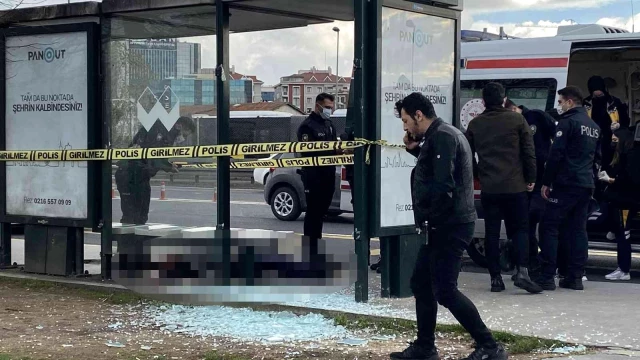 Otobüs durağında sevgilisiyle tartışan adam, 'Vuramazsın' lafının ardından intihar etti