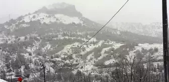 Halkapınar'a mevsimin ilk karı yağdı