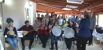 İzmir'de 'Engelsiz' koro... Zihinsel engelli çocuklar ve anneleri aynı koroda