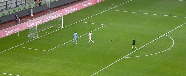Türkiye Kupası maçında ilginç anlar! Vanspor'un gol atması için kaleyi açan Konyaspor gönülleri fethetti