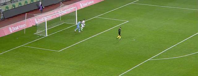 Türkiye Kupası maçında ilginç anlar! Vanspor'un gol atması için kaleyi açan Konyaspor gönülleri fethetti