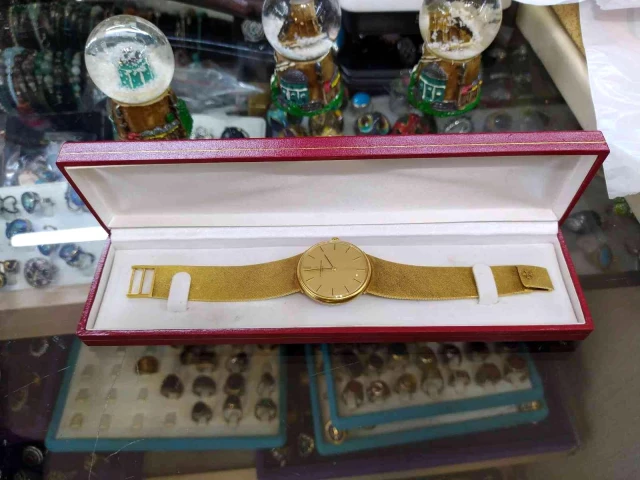 Altından yapılan yüz yıllık saat 10 bin dolara satışa çıktı