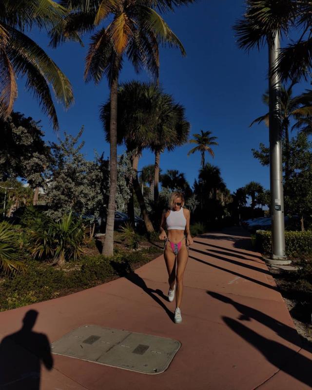 Miami'de tatil yapan Didem Soydan, bikinili pozlarıyla takipçilerini büyülüyor