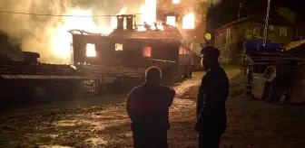 Sobadan çıkan kıvılcımlar iki evi küle çevirdi