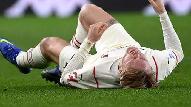 Futbol dünyasının kaptanından kötü haber! Eski Fenerli Kjaer'in görüntüsü yüreklere dokundu