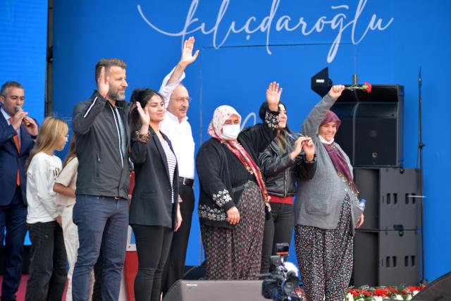 Mersin'de gövde gösterisi! Kılıçdaroğlu alanı tıka basa dolduran kalabalığa seslendi