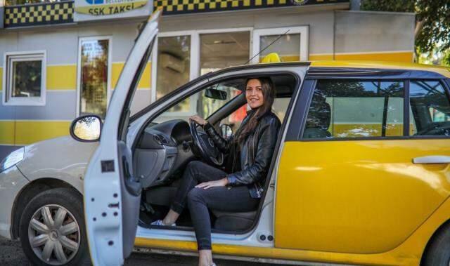 Üniversite eğitimini tamamlayan Dilara, baba mesleği taksiciliği seçti