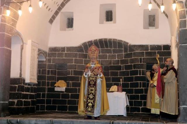 Hendek olaylarında zarar gören kilisede restorasyon tamamlandı, 100 yıl sonra ilk ayin yapıldı