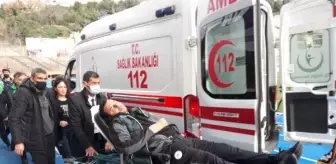 Maç sonunda tepki gösteren yardımcı antrenör, futbolcularla çıkan arbedede bayıldı