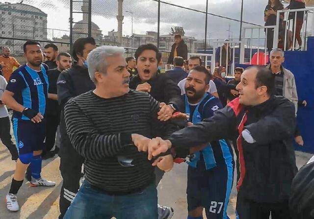 Ampute Ligi maçı savaş alanına döndü, yumruklar havada uçuştu: Ben gaziyim, senin için bacağımı verdim Ampute Ligi maçı savaş alanına döndü, yumruklar havada uçuştu: Ben gaziyim, senin için bacağımı verdim