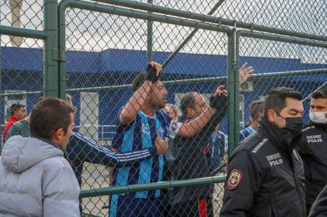 Ampute Ligi maçı savaş alanına döndü, yumruklar havada uçuştu: Ben gaziyim, senin için bacağımı verdim Ampute Ligi maçı savaş alanına döndü, yumruklar havada uçuştu: Ben gaziyim, senin için bacağımı verdim