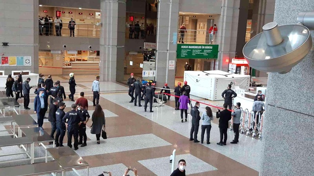 İstanbul Adliyesi'nde intihar teşebbüsü İstanbul Adliyesi'nde intihar teşebbüsü