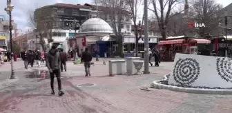 Kış depresyonuna dikkat... Uzman Psikolog Yoşumaz: 'Sosyal ortamlardan uzaklaşma ve uyku düzeninin bozulması kış depresyonuna neden oluyor'