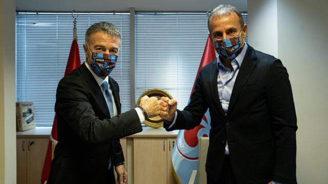 Trabzonspor'un yeni yıldızı yola çıktı geliyor! Kouassi, uçaktan kare paylaştı Trabzonspor'un yeni yıldızı yola çıktı geliyor! Kouassi, uçaktan kare paylaştı