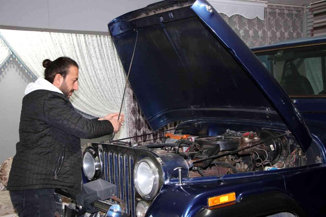 Hurdadan aldığı ciplere 100 bin lira masraf yaptı! Araçların son halini görenler gözlerine inanamıyor Hurdadan aldığı ciplere 100 bin lira masraf yaptı! Araçların son halini görenler gözlerine inanamıyor